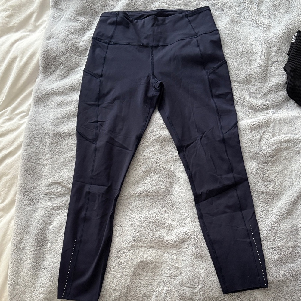 VGC Women’s Lululemon Navy Nulux 19 Cropped Leggings Size 8